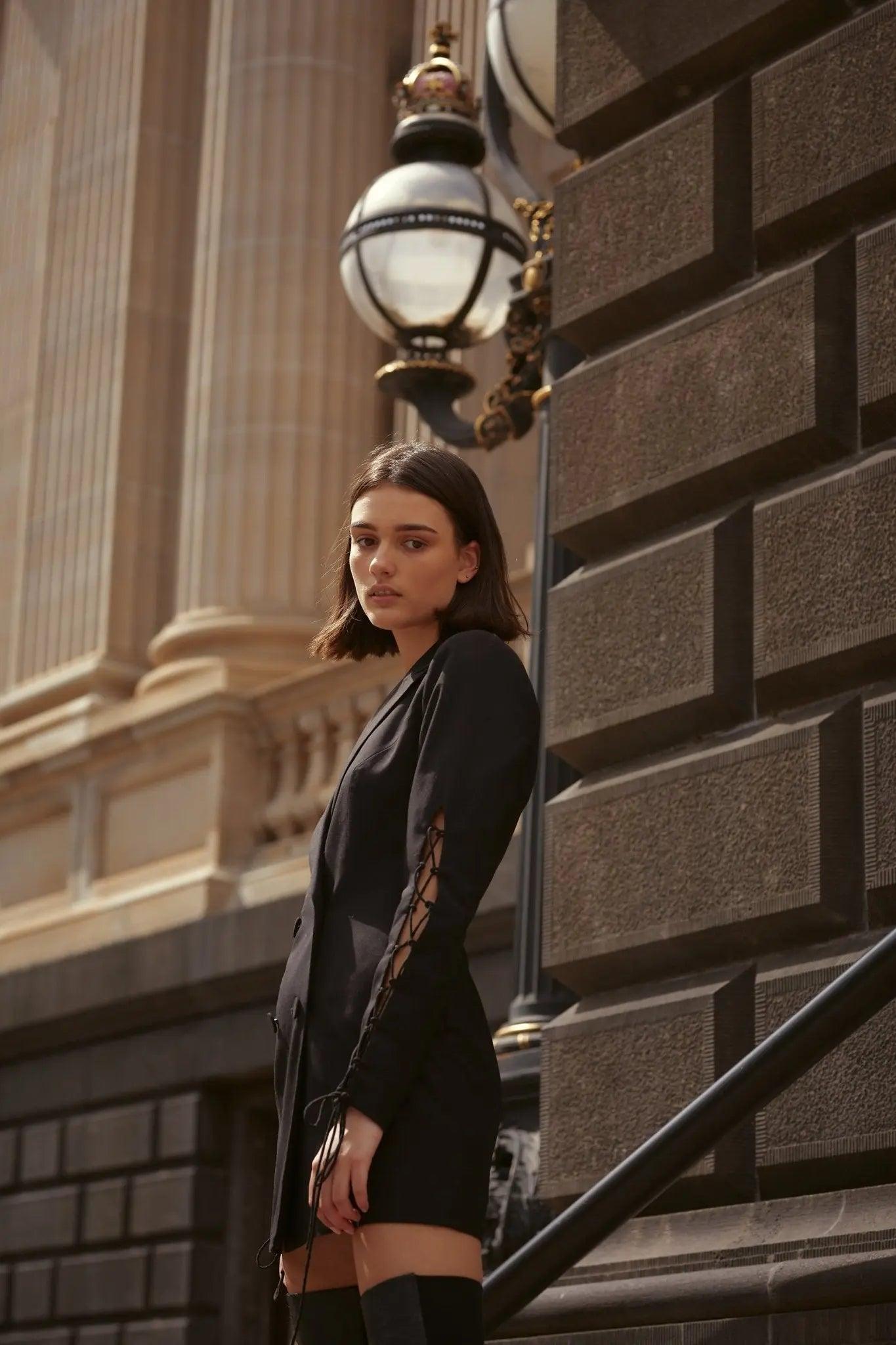 REVOLUTION BLAZER IN NOIR