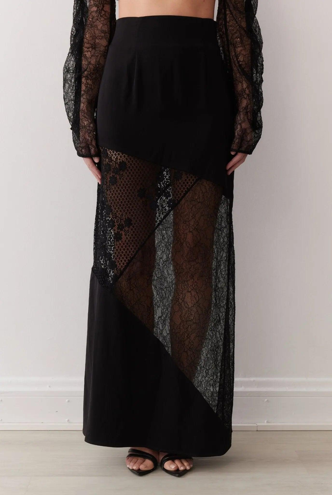 CARA LACE SKIRT IN NOIR