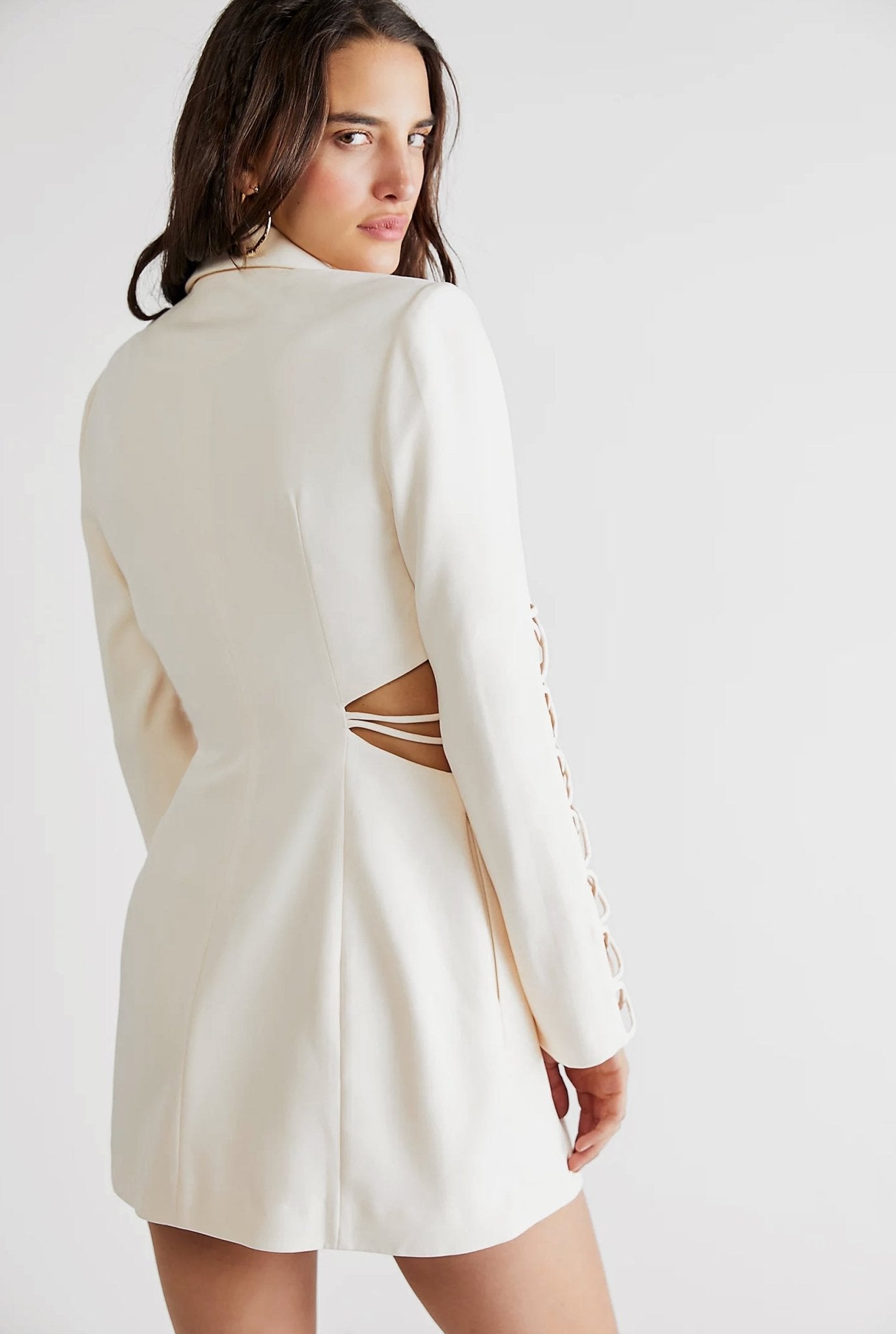 Bea Blazer Dress in White - BOSKEMPER